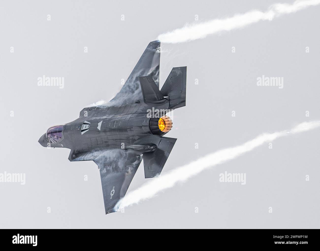 Un F-35A Lightning II della U.S. Air Force assegnato all'F-35A Lightning II Demonstration Team esegue una performance di prova aerea presso Hill Air Force base, Utah, 11 gennaio 2023. L'F-35 Demo Team esegue regolarmente voli di prova per mantenere le certificazioni di volo e per mantenere e mantenere le proprie missioni e gli standard di reclutamento dell'Air Force. Foto Stock