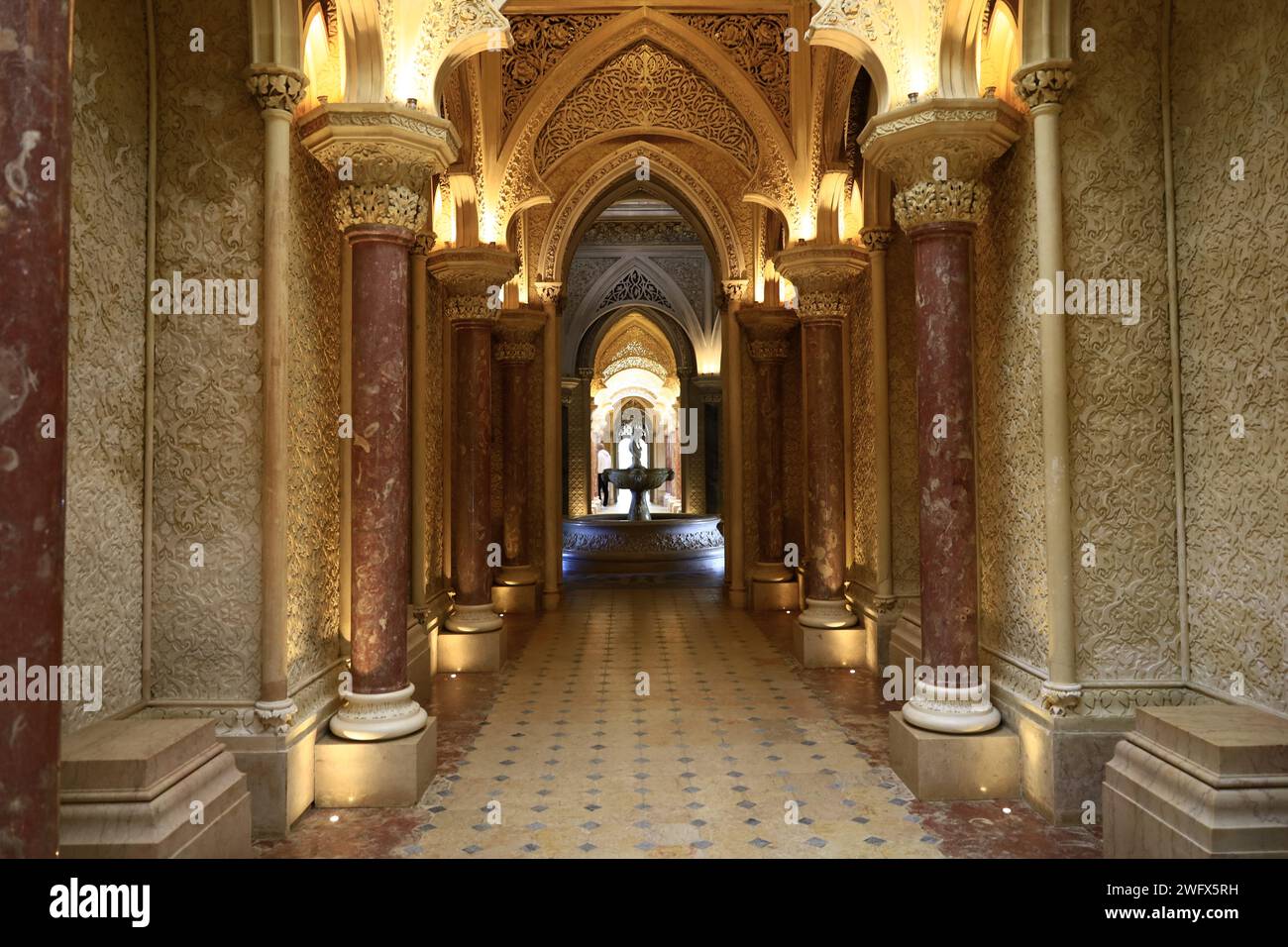 Il Palazzo Monserrate è una villa sontuosa situata vicino a Sintra, a nord della capitale, Lisbona. Foto Stock