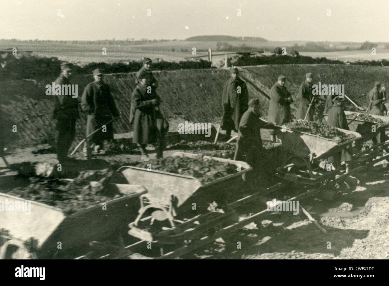Seconda guerra mondiale, prigionieri polacchi che lavorano ad Hannover, Germania - 1940-04-09 Foto Stock