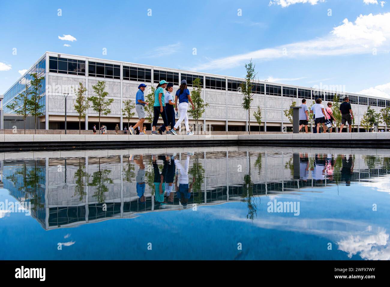 U.S. AIR FORCE ACADEMY, COLORADO. -- i cadetti dell'Air Force Academy partecipano alla Parata del Weekend dei genitori allo Stillman Field 1 settembre 2023. L'evento si svolge durante il fine settimana del Labor Day, offrendo alle famiglie dell'Academy un'ampia opportunità di riunirsi con i loro cadetti e tour delle strutture dell'Academy. Foto Stock