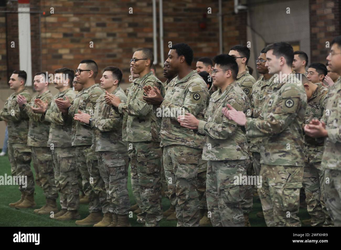 I soldati dell'esercito degli Stati Uniti con il 102nd Cavalry Regiment, 44th Infantry Brigade Combat Team, New Jersey Army National Guard, iniziano il loro dispiegamento alla cerimonia del 102nd Cavalry Regiments presso la Westfield Armory, Westfield, New Jersey, il 14 gennaio 2024. Più di 1.500 soldati NJARNG saranno schierati a sostegno della Combined Joint Task Force del comando centrale degli Stati Uniti - operazione Inherent Resolve. Il CJTF-OIR consiglia, assiste e abilita le forze alleate fino a quando non potranno sconfiggere in modo indipendente lo Stato islamico dell’Iraq e della Siria – ISIS – in aree designate dell’Iraq e della Siria, al fine di stabilire le condizioni per farlo Foto Stock