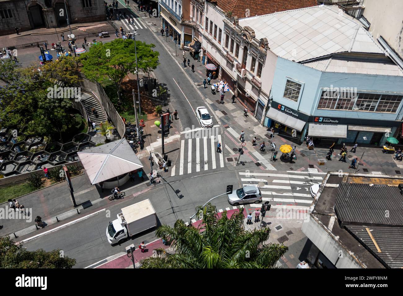 Vista aerea dell'incrocio tra Florencio de Abreu e Boa Vista Street all'angolo di largo Sao Bento nel centro storico del quartiere Centro. Foto Stock