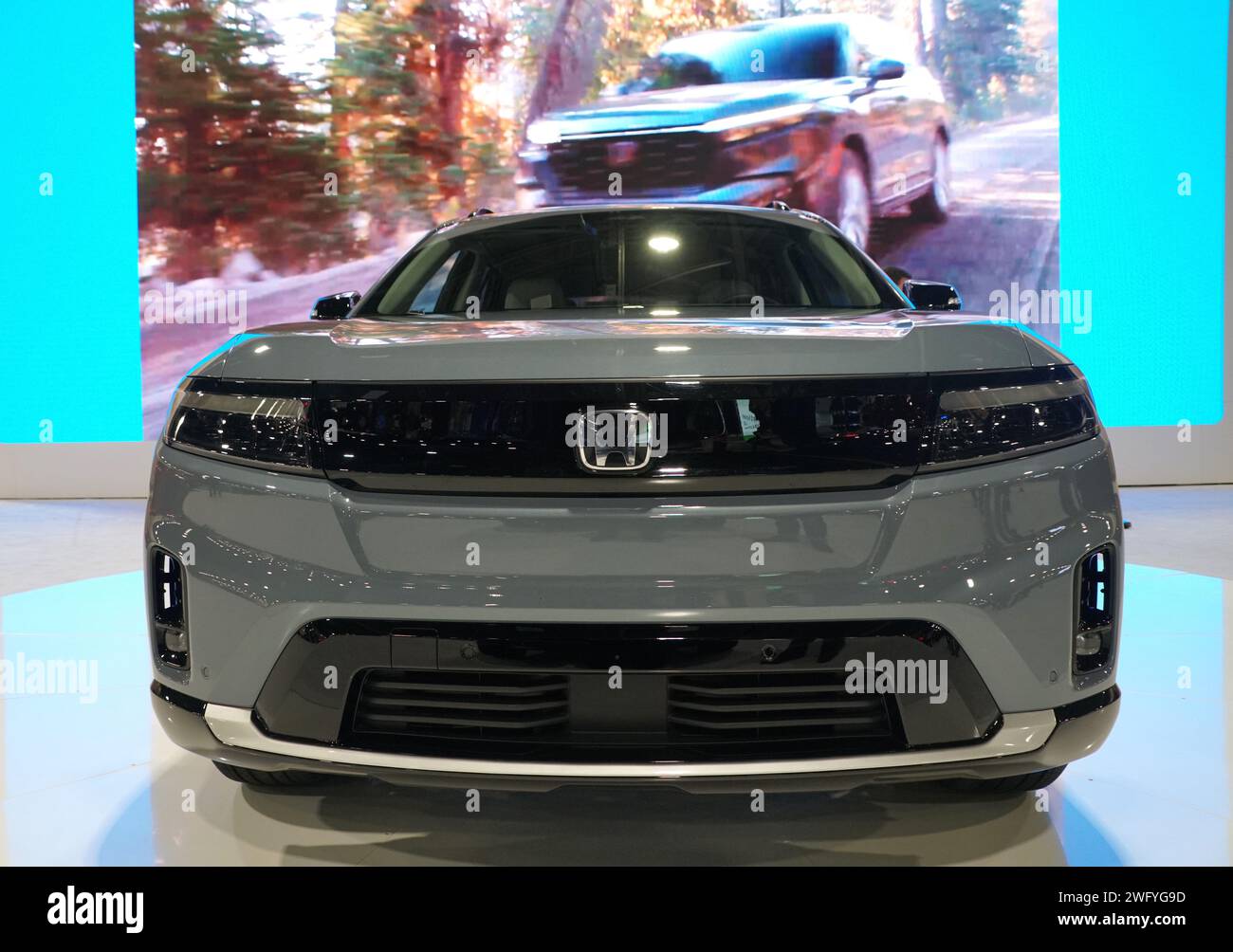 Philadelphia, Pennsylvania, U.S.A - 14 gennaio 2024 - la vista frontale del nuovo SUV completamente elettrico Honda Prologue Touring 2024 Foto Stock