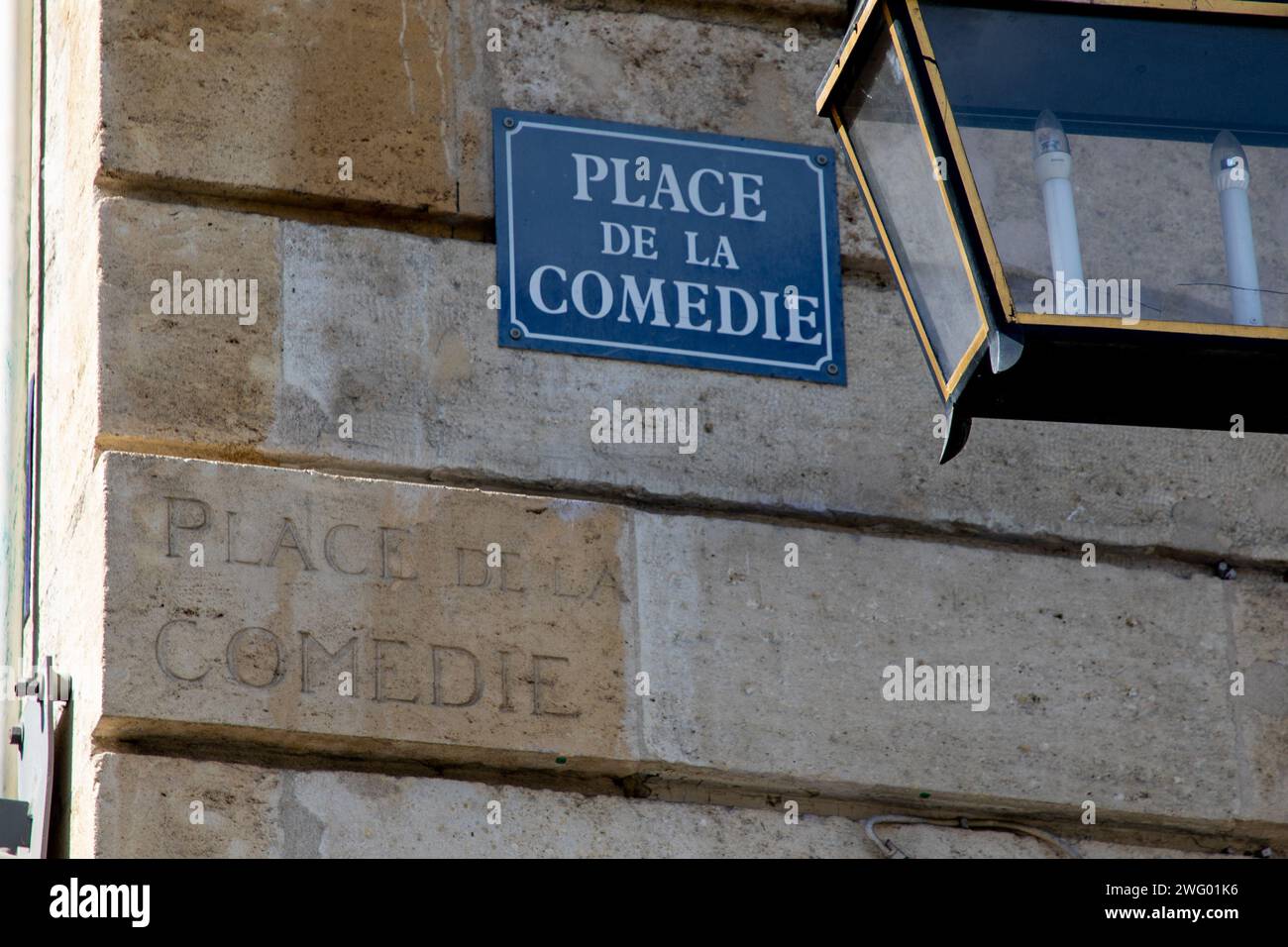 Place de la Comedie, insegna in french Street Comedy Square a Bordeaux, Francia Foto Stock