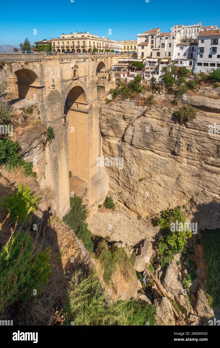 Vista panoramica del Ponte Puente Nuevo e della Gola del Tajo nella città di Ronda. Andalusia, Spagna Foto Stock