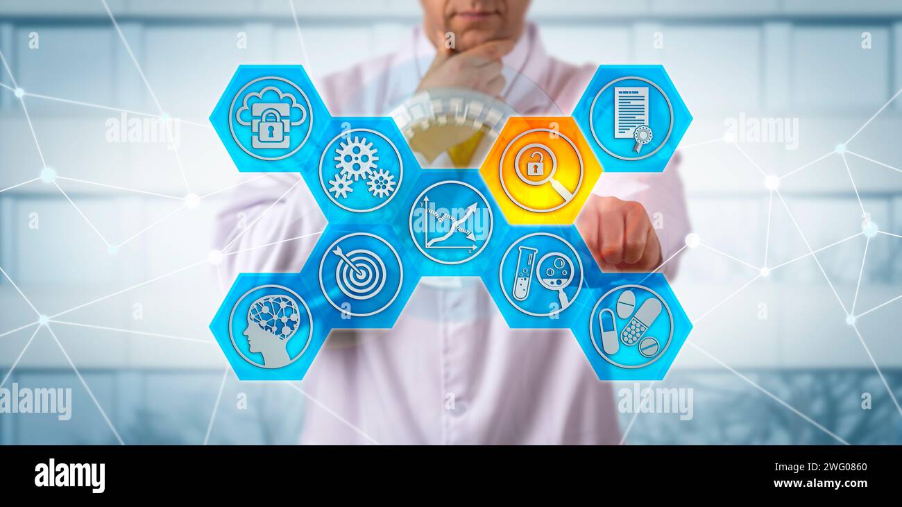 Medico non riconoscibile che valuta un rischio di integrità dei dati, salvaguardando al contempo la qualità dei farmaci. Pharma Concept per l'automazione di laboratorio, aumento delle normative Foto Stock