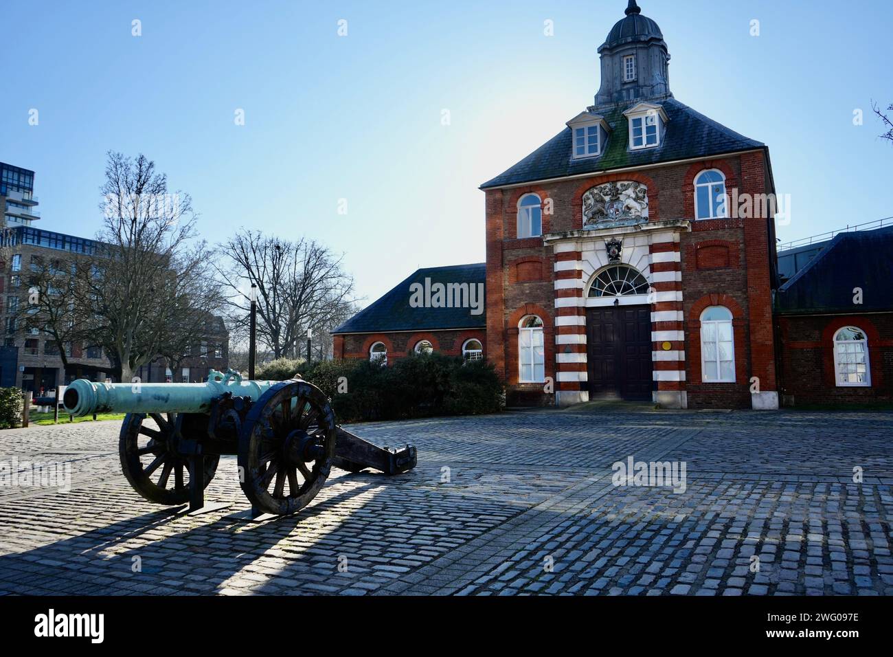 Cannone d'epoca all'esterno della Royal Brass Foundry, arsenale di Woolwich. Foto Stock