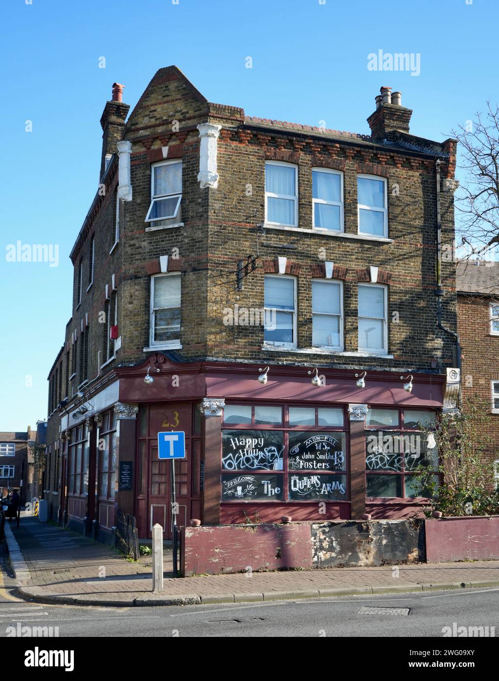 23 Burrage Road, formalmente The Queens Arms Pub. Un tipico pub vittoriano londinese. Woolwich, Londra, Regno Unito, 19 gennaio 2024. Foto Stock