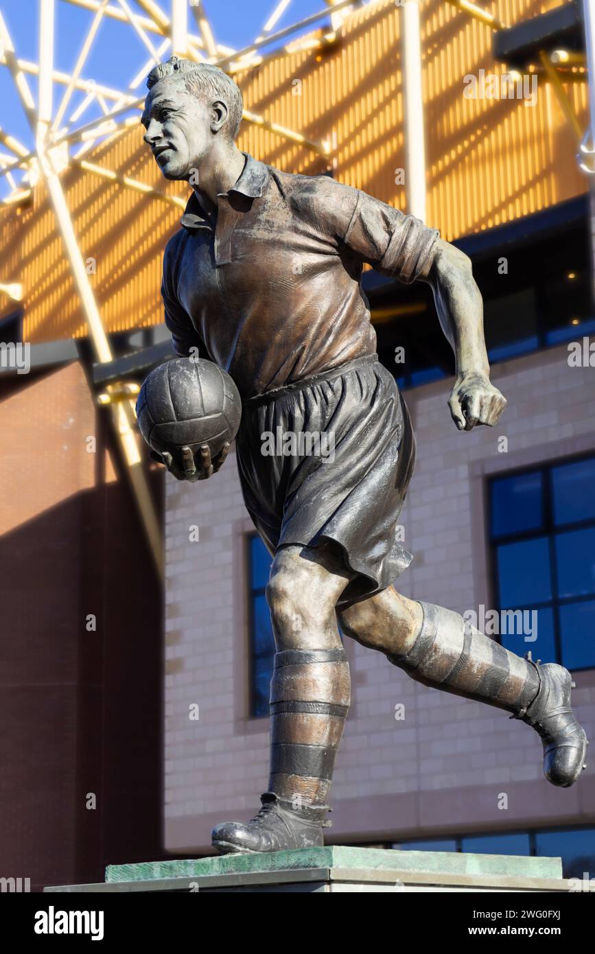 Wolverhampton statua di Billy Wright fuori dal Wolverhampton Wanderers FC Molineux Stadium Wolverhampton West Midlands Inghilterra Regno Unito Regno Unito Europa Foto Stock