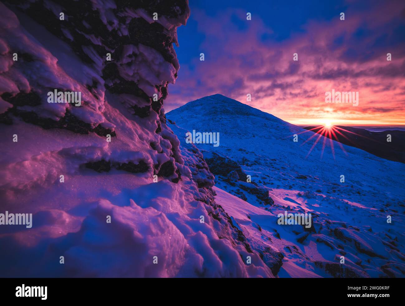 Cima del Monte Madison all'alba, inverno, White Mountains, New Hampshire Foto Stock