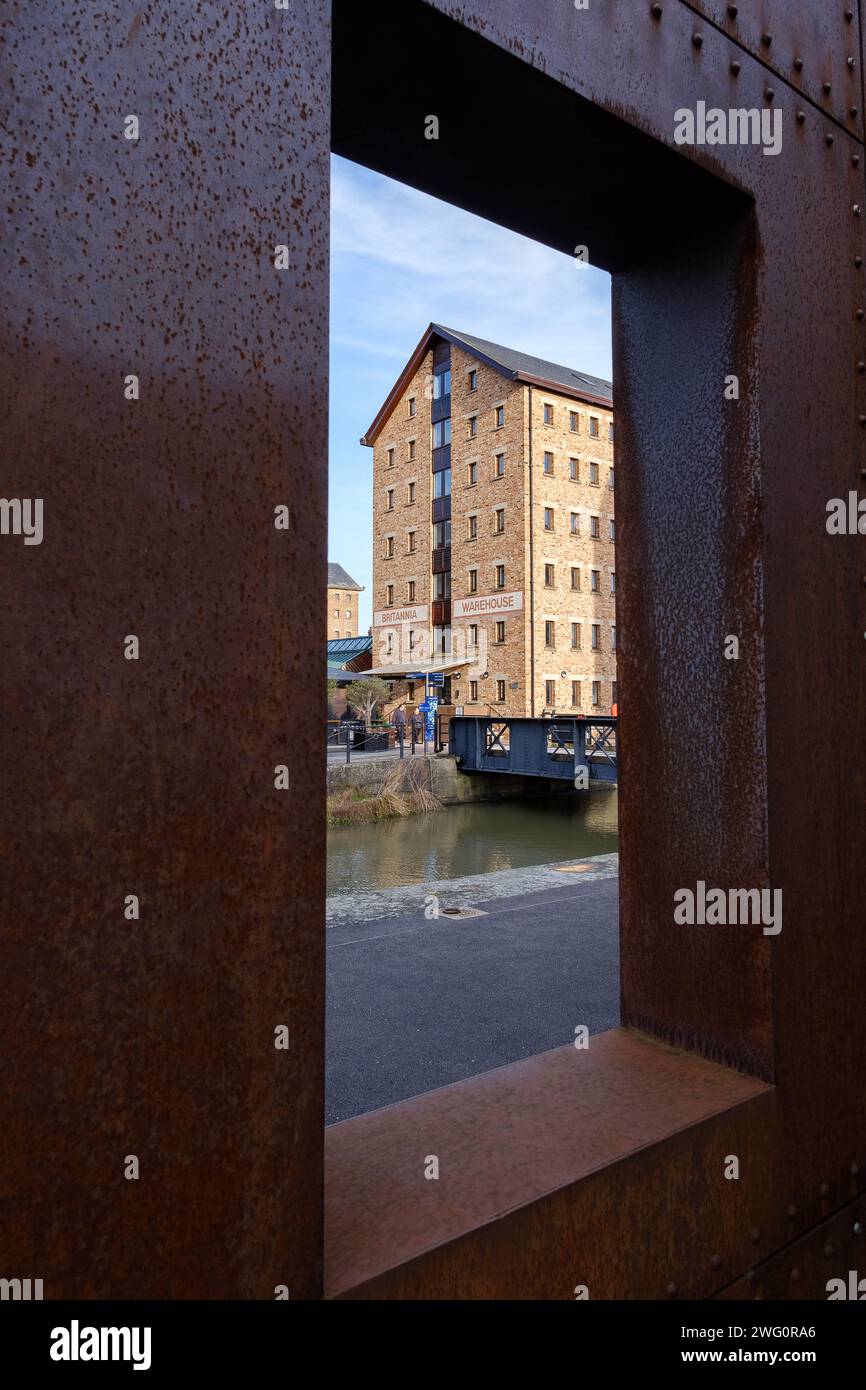 Gloucester Docks, Gloucestershire. Un tempo le banchine di lavoro ora sono utilizzate per una combinazione di alloggi per uffici, negozi, tempo libero e nautica Foto Stock