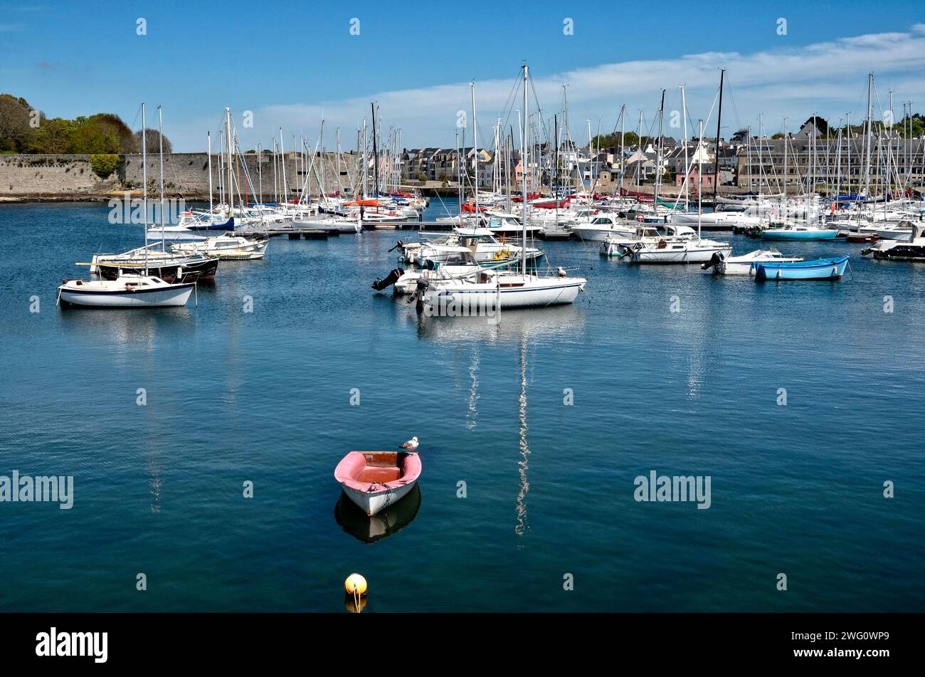 Porto vicino alla Ville Close (città fortificata) di Concarneau, comune del Finistère in Bretagna, nel nord-ovest della Francia Foto Stock