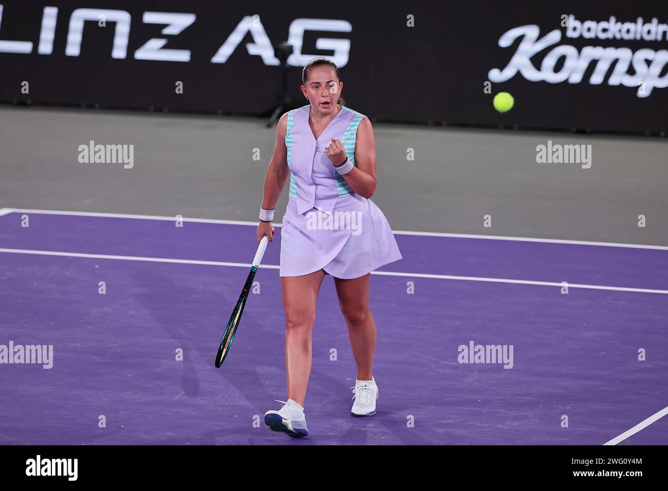 Linz, alta Austria, Austria. 2 febbraio 2024. Jelena Ostapenko (LAT) in azione durante l'alta Austria Ladies Linz - Womens Tennis, WTA500 (Credit Image: © Mathias Schulz/ZUMA Press Wire) SOLO USO EDITORIALE! Non per USO commerciale! Foto Stock