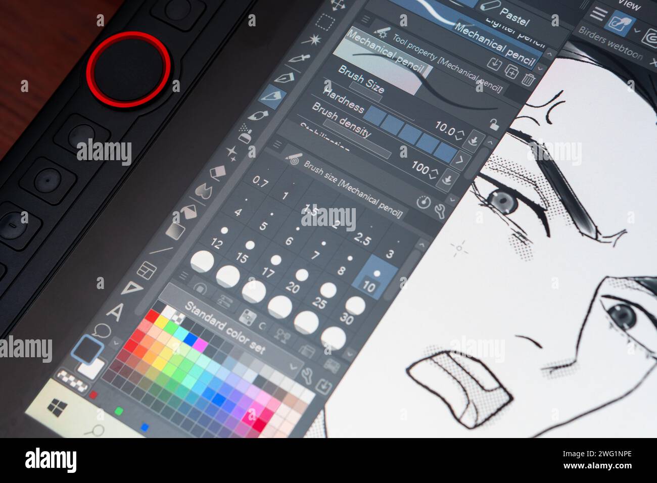 Disegnare un personaggio a fumetti su un tablet digitale, 1 febbraio 2024 Foto Stock