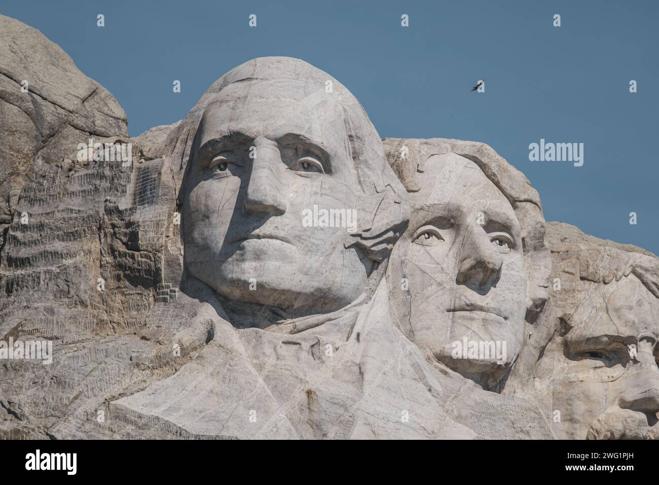 Vista ravvicinata del Monte Rushmore, con i volti di quattro famosi presidenti degli Stati Uniti scolpiti sul fianco della montagna Foto Stock