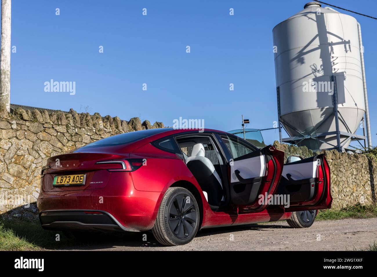 Veicolo elettrico Tesla Model 3 sottoposto a test guidato in Inghilterra, Regno Unito Foto Stock