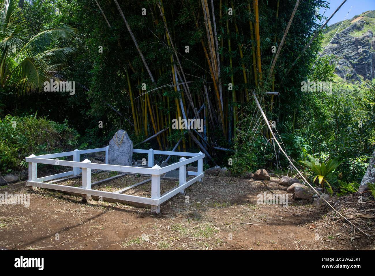 Tomba di John Adams sull'isola di Pitcairn nel Pacifico meridionale, fu l'ultimo degli ammutinati dell'isola e l'unico con una tomba nota. Foto Stock
