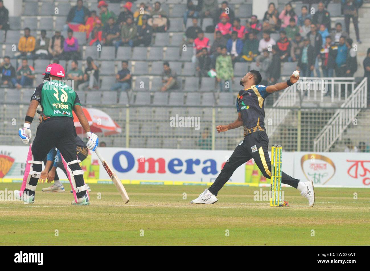 Sylhet, Bangladesh. 2 febbraio 2024. Bangladesh paceman SHORIFUL ISLAM in azione per Durdanto Dhaka contro Sylhet Strikers nella Bangladesh Premier League al Sylhet International Stadium. Foto Stock