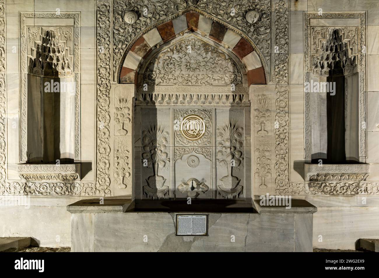 Uno dei quattro abluzione fontane, la fontana del Sultano Ahmed III (bagno turco in stile rococò), Istanbul, Turchia Foto Stock