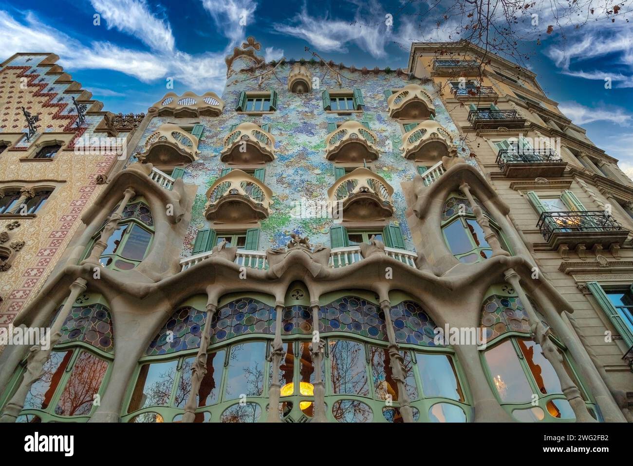 BARCELLONA, CATALOGNA, SPAGNA-FEB. 27, 2022: Casa Batllo progettata da Antoni Gaudi nel 1904, in stile Modernisme o Art Nouveau. Foto Stock