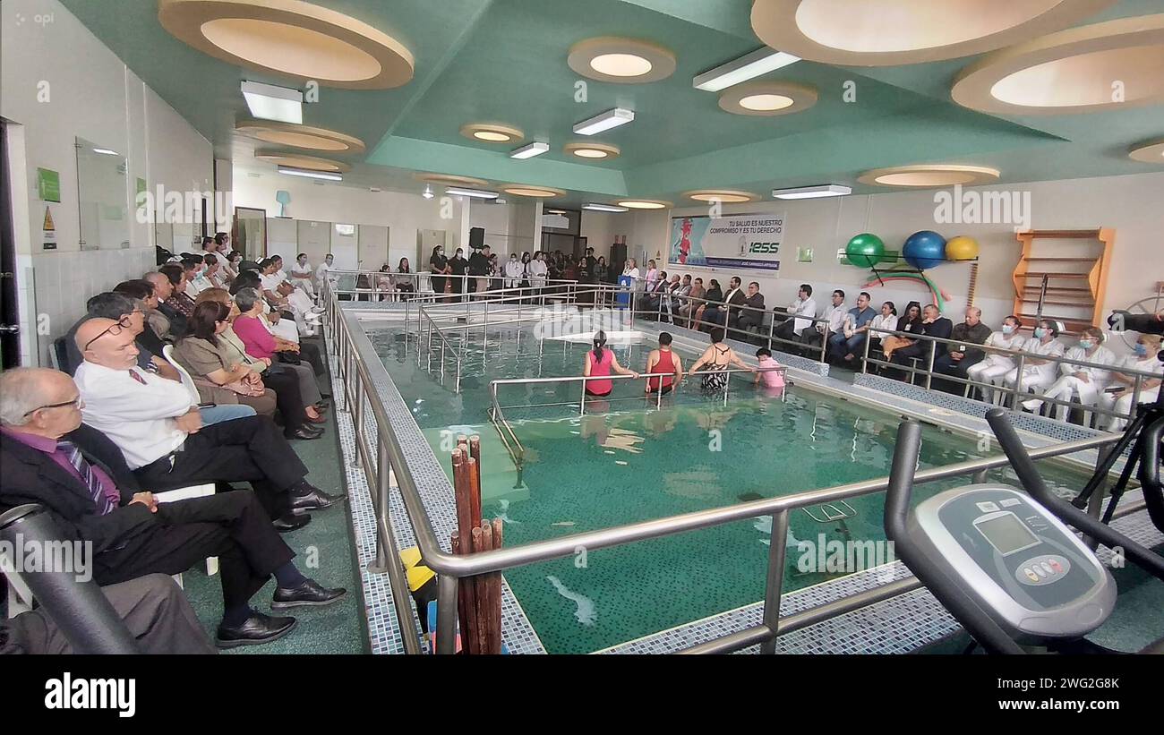 CUENCA-REAPERTURA-PISCINA REHABILITACION IESS Cuenca, Ecuador 2 de febrero de 2024 la manana de hoy en el Hospital JosÃ Carrasco Arteaga de Cuenca se realizo la reapertura de la piscina de hidroterapia de la Unidad de Terapia fisica y Rehabilitacion. El objetivo es complementar los programas terapÃ uticos de nuestros pacientes. La Inversion para la reapertura de la piscina fue de 4 mil dolares. La piscina tubo el mantenimiento de limpieza, desinfettivcion, estudios de agua y cambio de tuberias. Se retoma el funcionamiento despuÃ s de casi 4 anos, se cerro en marzo de 2020 en el marco de la pandemia Foto Stock