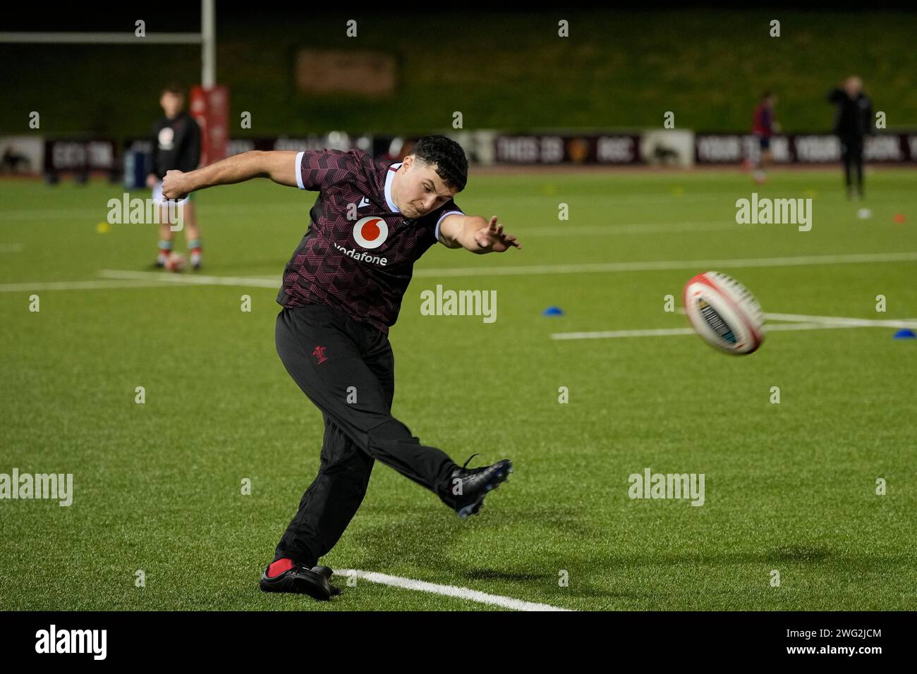 Harri Wilde of Wales U20's si riscalda prima del Guinness U20 Six Nations Match 2024 Galles U20s vs Scozia U20s allo Stadiwm CSM, Colwyn Bay, Regno Unito, 2 febbraio 2024 (foto di Steve Flynn/News Images) Foto Stock