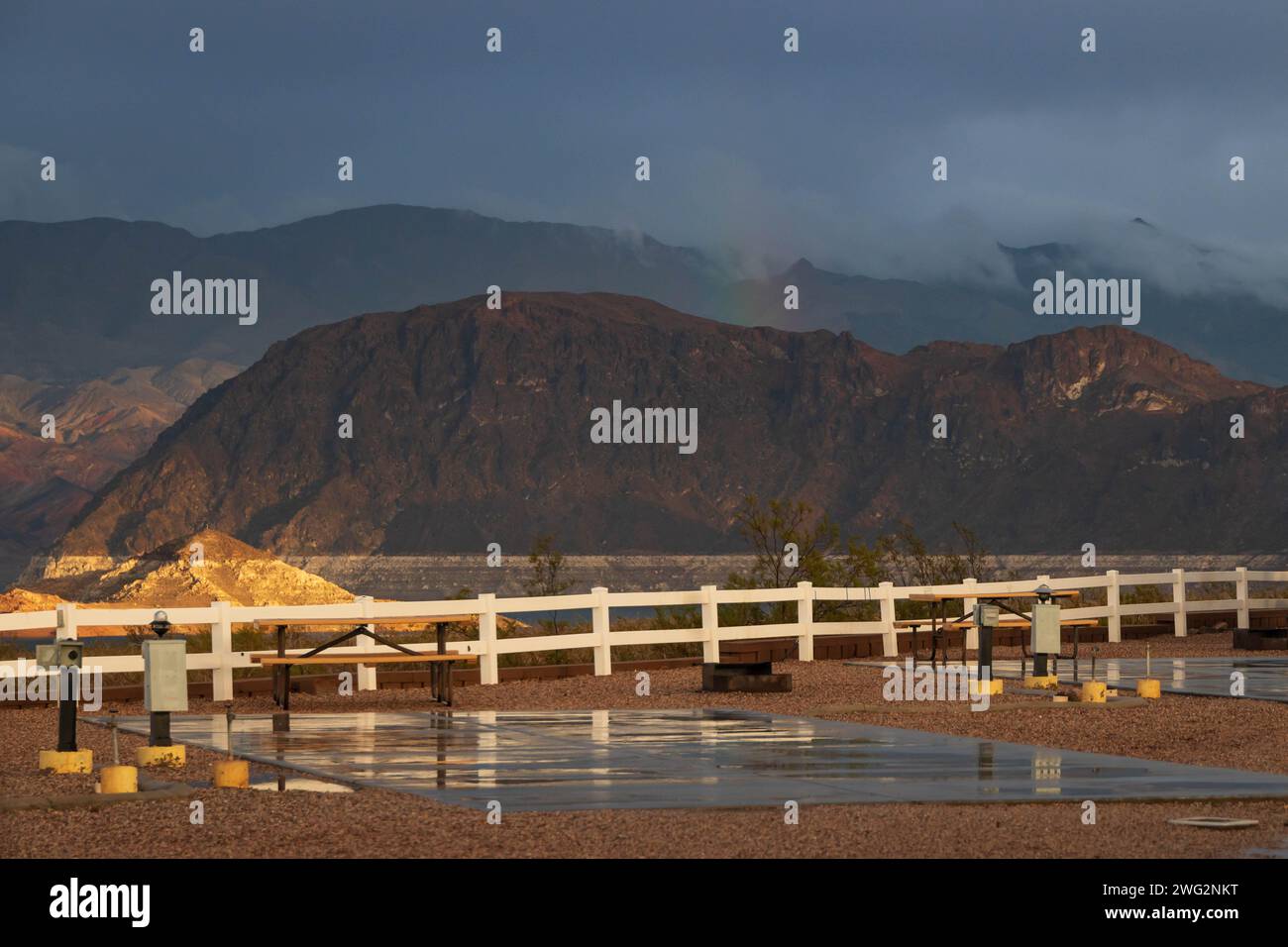 Rainbow Over Lake Mead National Park Recreation area Foto Stock