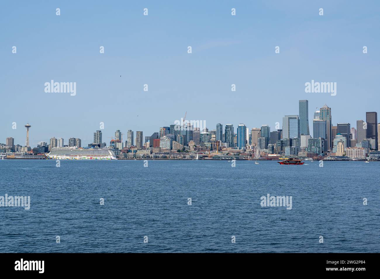 Lo skyline di Seattle Washington visto da Elliott Bay. Foto Stock