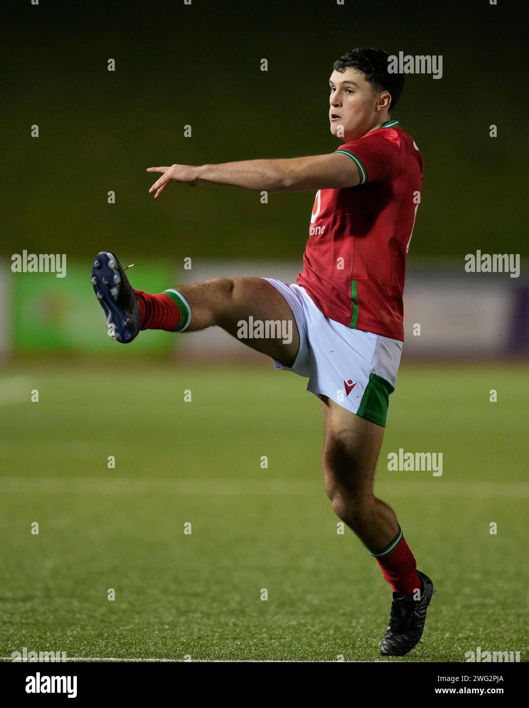 Colwyn Bay, Regno Unito. 31 agosto 2023. Harri Wilde of Wales U20's Kicks for touch durante il Guinness U20 Six Nations Match 2024 Galles U20s vs Scozia U20s allo Stadiwm CSM, Colwyn Bay, Regno Unito, 2 febbraio 2024 (foto di Steve Flynn/News Images) a Colwyn Bay, Regno Unito il 31/8/2023. (Foto di Steve Flynn/News Images/Sipa USA) credito: SIPA USA/Alamy Live News Foto Stock