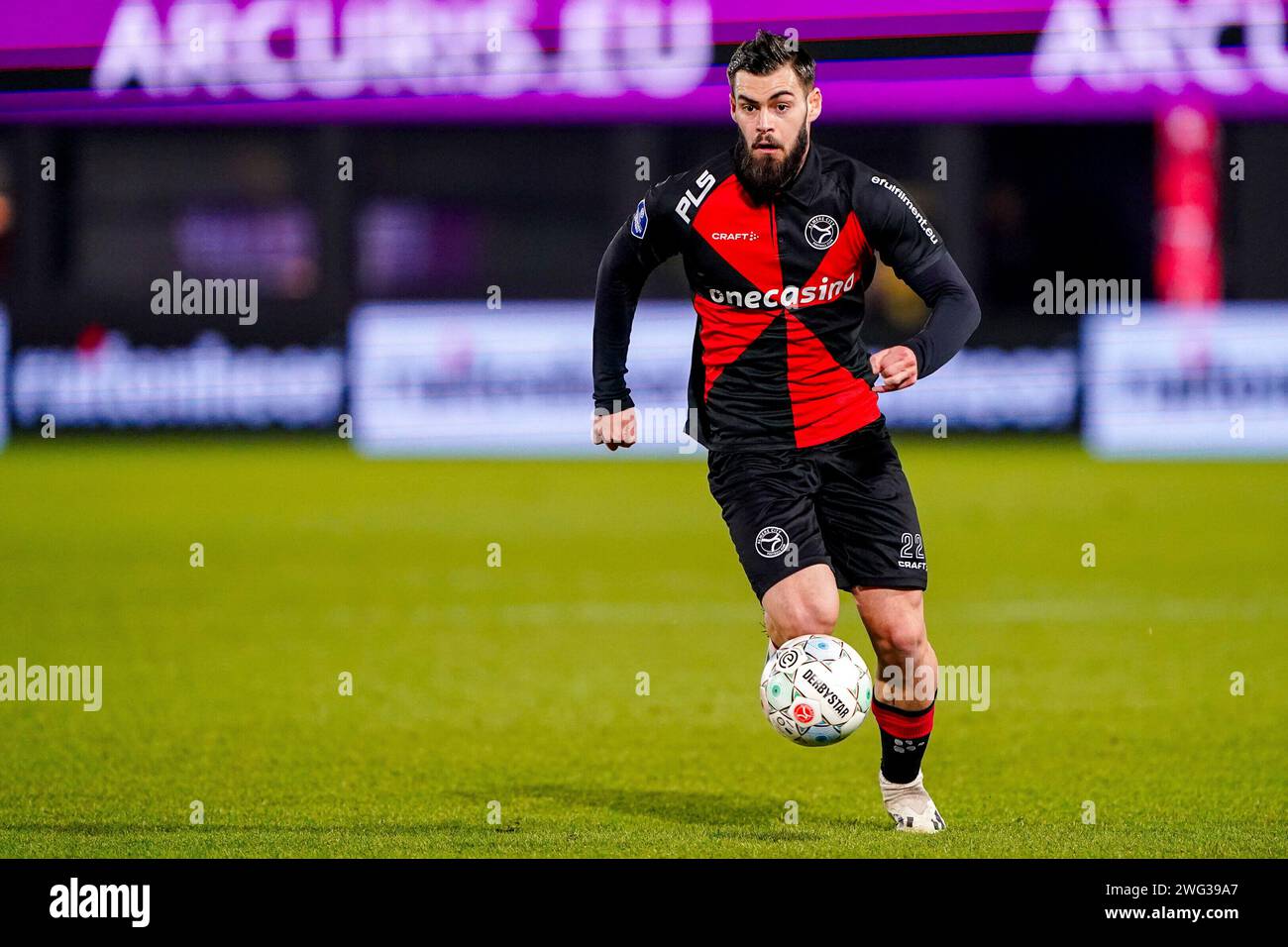 Almere, Paesi Bassi. 2 febbraio 2024. ALMERE, PAESI BASSI - 2 FEBBRAIO: Theo Barbet dell'Almere City FC corre con il pallone durante la partita olandese Eredivisie tra l'Almere City FC e l'Excelsior Rotterdam allo Yanmar Stadion il 2 febbraio 2024 ad Almere, Paesi Bassi. (Foto di Andre Weening/Orange Pictures) credito: dpa/Alamy Live News Foto Stock