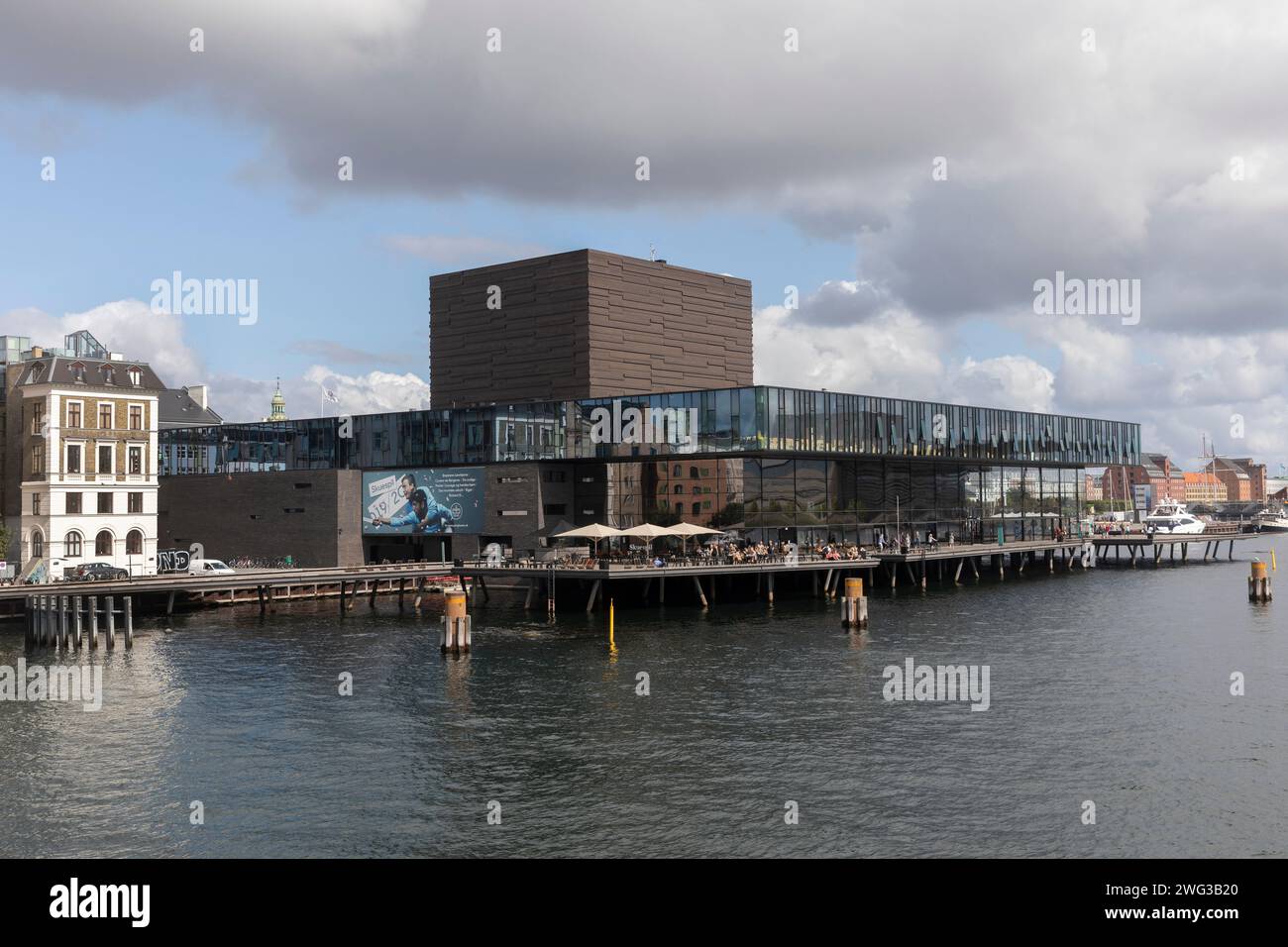 Copenhagen, architettura moderna: Il teatro Skuespilhuset degli architetti Boje Lundgaard e Lene Tranberg. Foto Stock