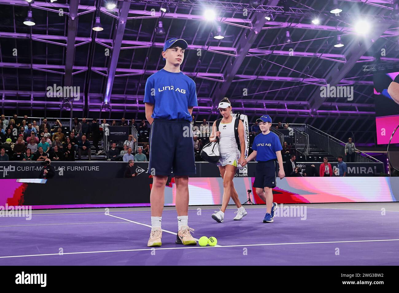 Linz, alta Austria, Austria. 2 febbraio 2024. Elise Mertens (BEL) in azione durante l'alta Austria Ladies Linz - Womens Tennis, WTA500 (Credit Image: © Mathias Schulz/ZUMA Press Wire) SOLO USO EDITORIALE! Non per USO commerciale! Foto Stock