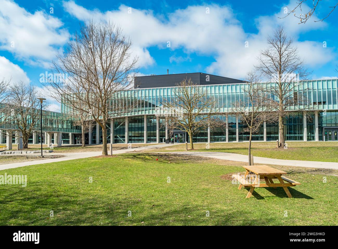 Il Physical Activities Complex del campus della University of Waterloo a Waterloo, Ontario, Canada. Foto Stock