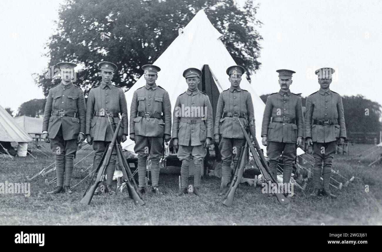 Gli uomini del 7th Platoon, 2nd Battalion, Bedfordshire Volunteer Regiment si accamparono a Luton Hoo Park nel 1917. Foto Stock