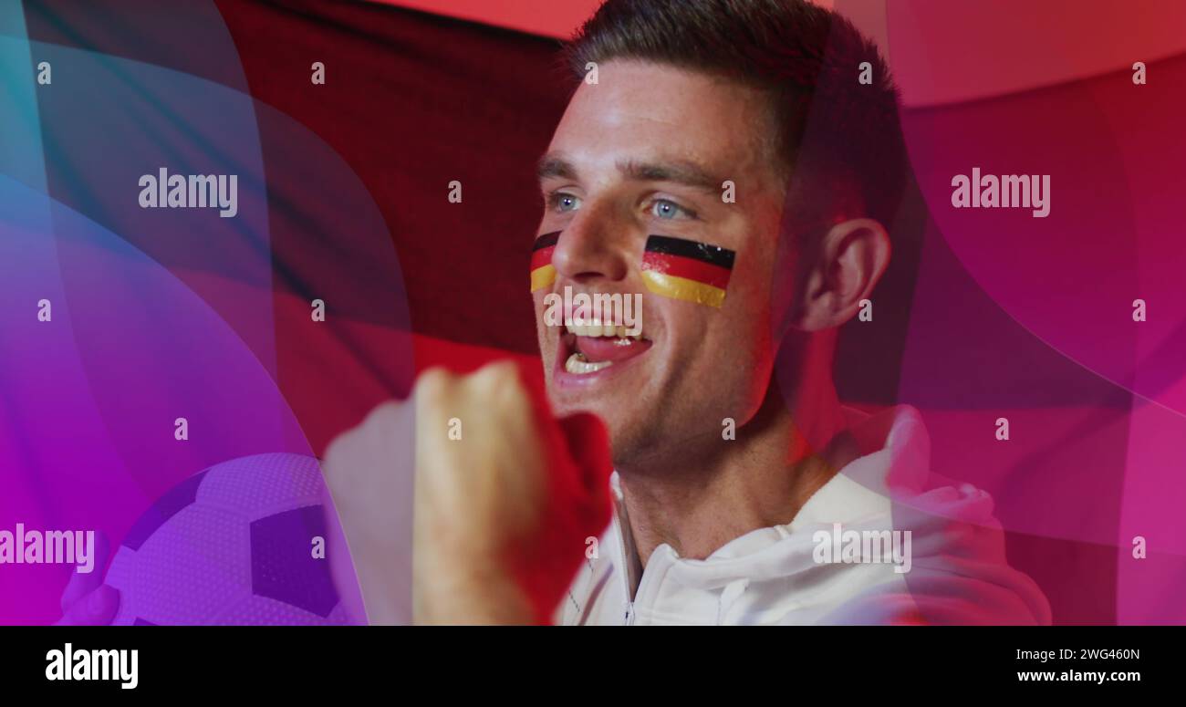 Immagine del sostenitore maschile caucasico con bandiera della germania sopra le forme Foto Stock