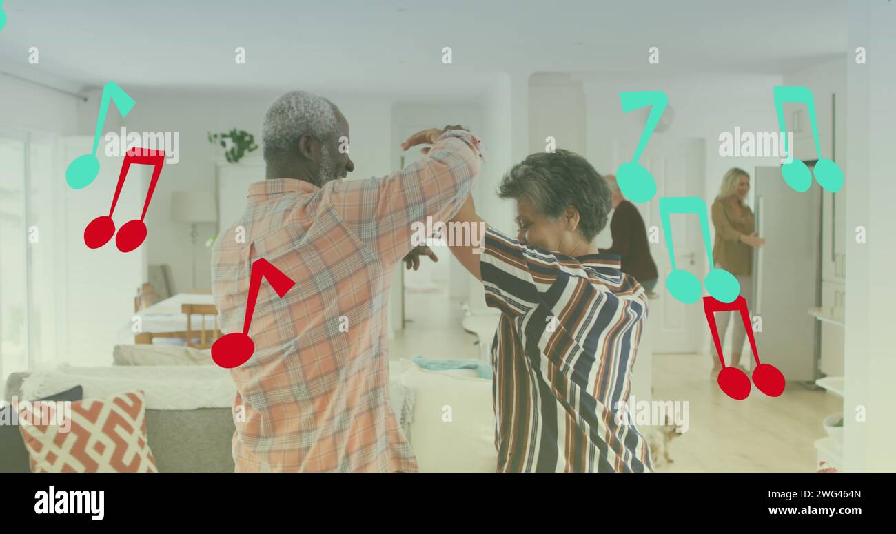 Immagine di note su diversi gruppi di anziani che ballano Foto Stock