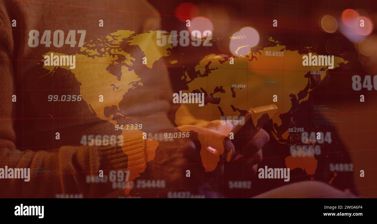 Più numeri che cambiano in tutto il mondo si confrontano con la parte centrale dell'uomo che utilizza lo smartphone per strada Foto Stock