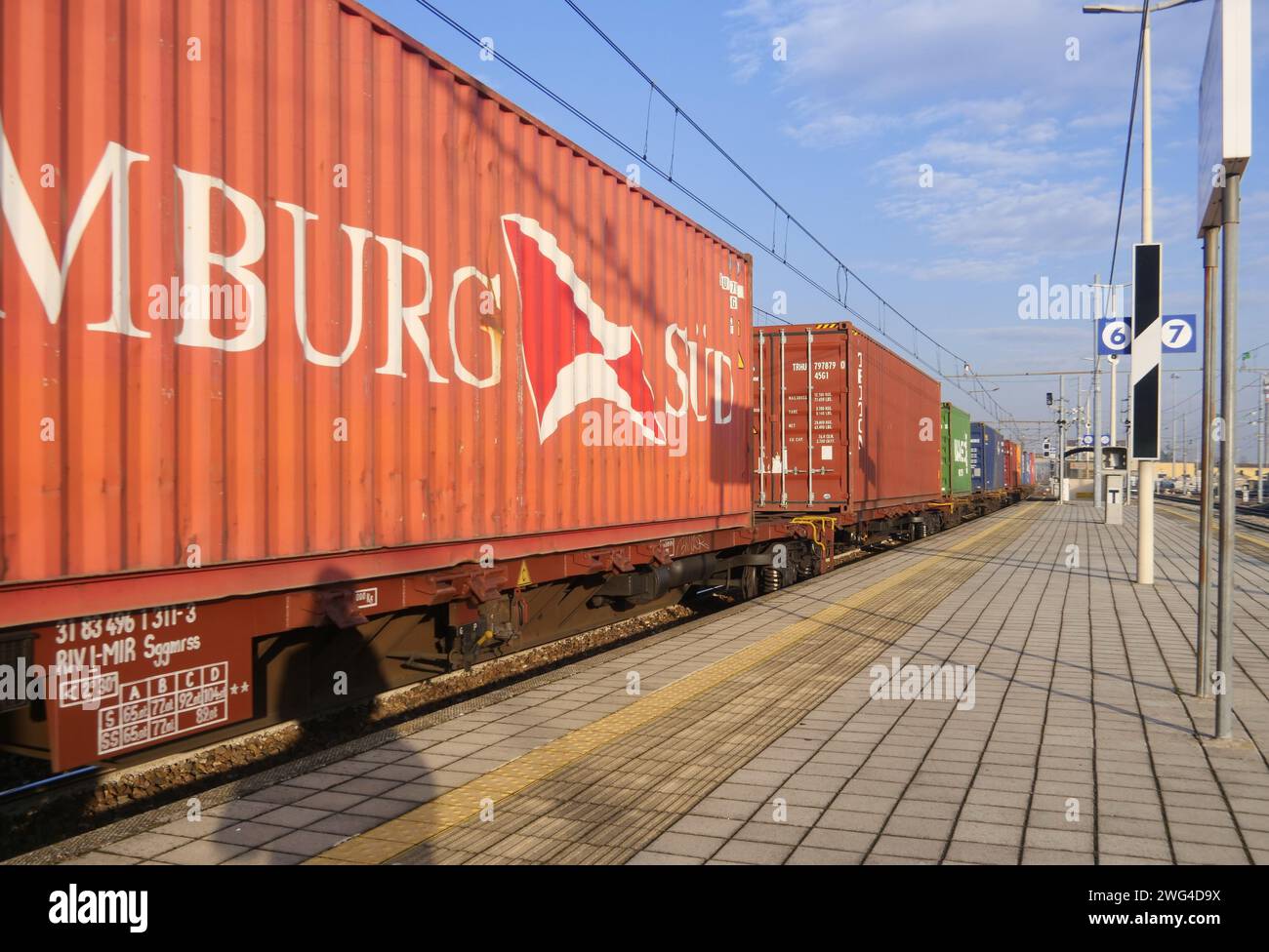 La proposta mira a incoraggiare il trasferimento di merci al sistema ferroviario, rispetto al trasporto su strada, per ridurre l'impatto ambientale ed energetico. Credito: Independent Photo Agency Srl/Alamy Live News Foto Stock