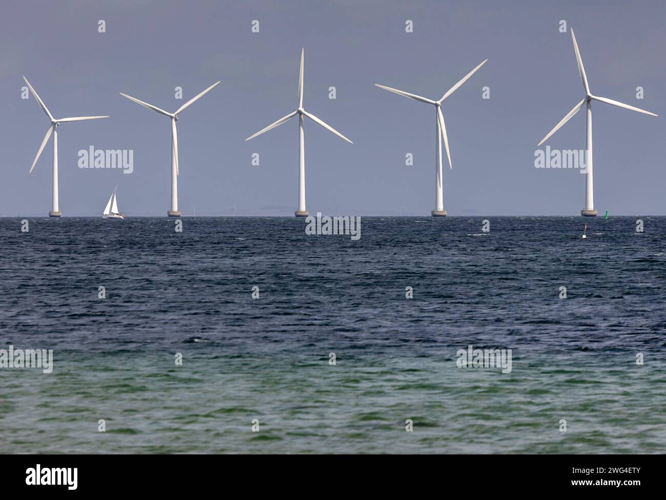 Turbinen am Amager Strand bei Kopenhagen. DŠnemark morirà KapazitŠten fŸr Windenergie in der Ostsee weiter ausbauen. *** Turbine offshore Foto Stock