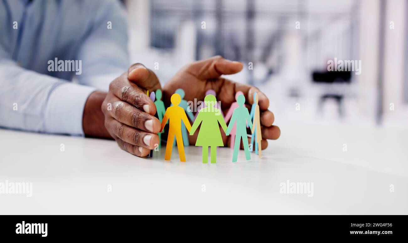 Proteggere i dipendenti del luogo di lavoro. Assicurazione adulti inclusa. Diversità aziendale Foto Stock