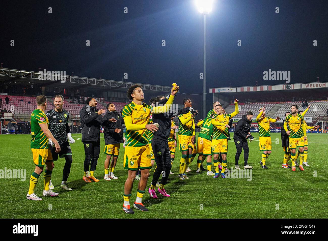 OSS, PAESI BASSI - 2 FEBBRAIO: I giocatori dell'ADO Den Haag celebrano la vittoria durante la partita olandese Keuken Kampioen Divisie tra TOP Oss e ADO Den Haag al Frans Heesen Stadion il 2 febbraio 2024 a Oss, Paesi Bassi. (Foto di Gabriel Calvino Alonso/Orange Pictures) Foto Stock