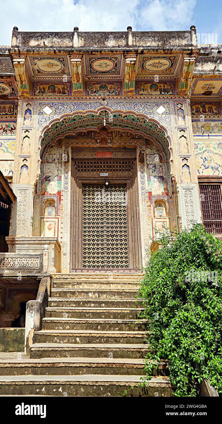 Dipinti di Dio indù e Dea sul Chokhani Double Haveli, Mandawa, Jhunjhunu, Rajasthan, India. Foto Stock