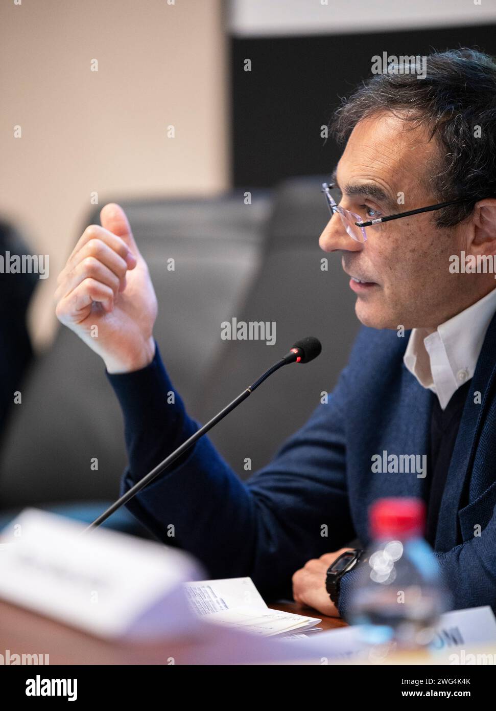 Saluzzo (Cuneo), Italia. Gennaio 2024. Il teologo e scrittore italiano Vito Mancuso, autore di numerosi libri, durante una conferenza Foto Stock