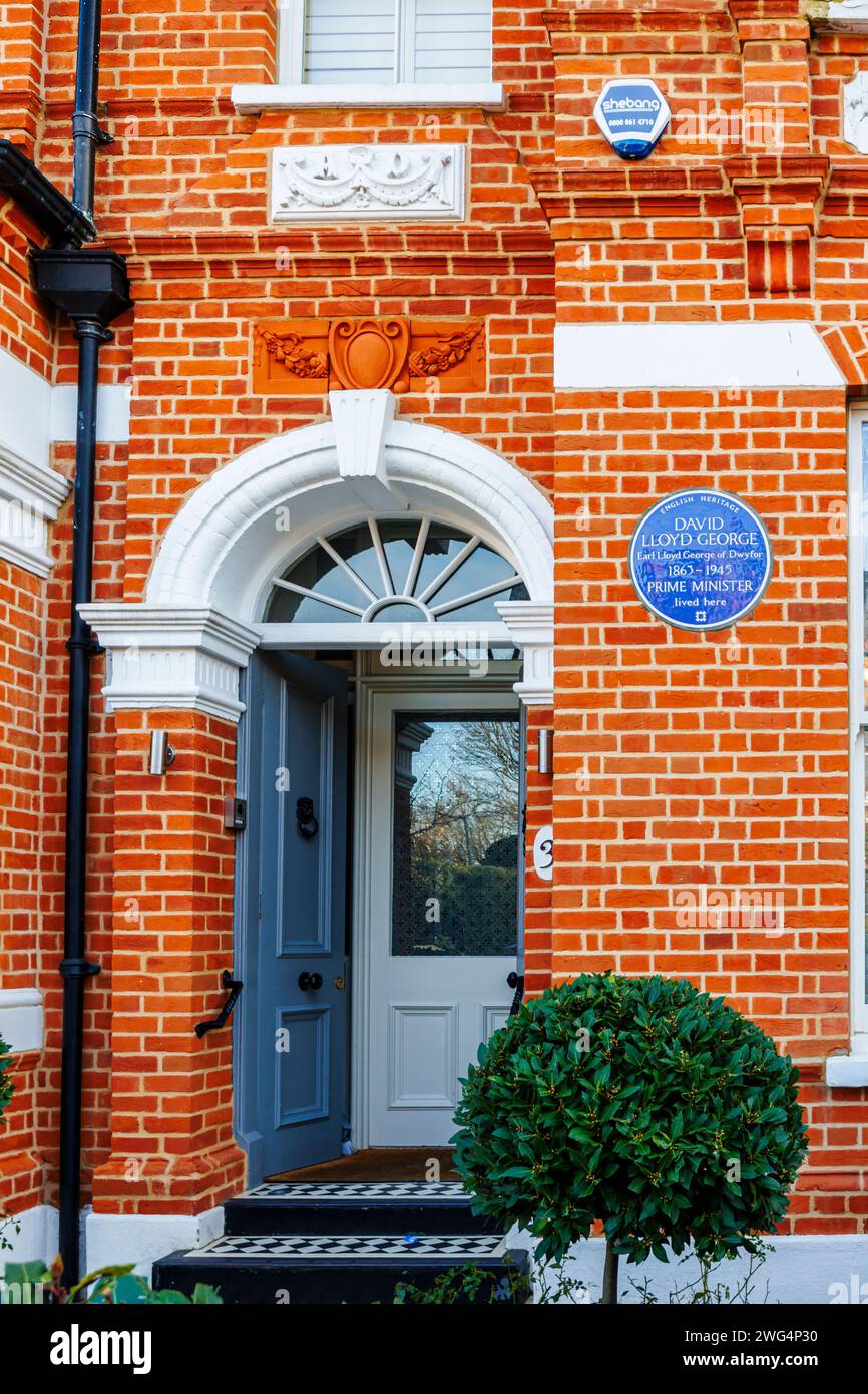 Targa blu sul muro di una casa in Routh Road nel toast rack, Wandsworth, sud-ovest di Londra, casa del primo ministro David Lloyd George 1863-1945 Foto Stock
