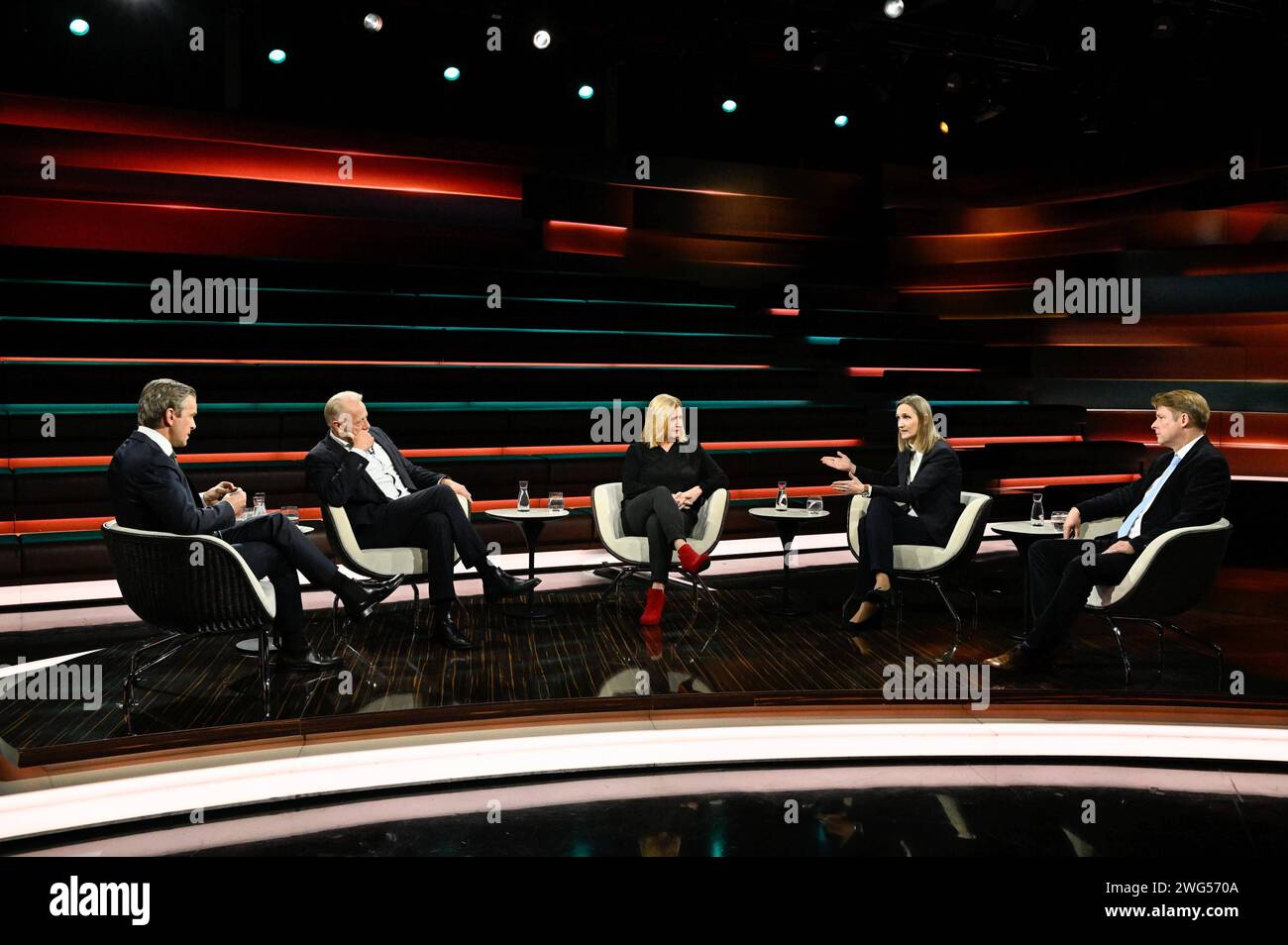 Talkrunde bei Markus Lanz, ZDF 11/23 Her Markus Lanz, Jürgen Trittin, Eva Quadbeck, Kristin Helberg und Guido Steinberg v. li. am 30. Novembre 2023 in Markus Lanz , ZDF Aufzeichnung vom 29. Novembre TV Fernsehen Talkshow Talk Show Deutschland deutsch deutsche deutscher Mann Männer Frau Frauen Journalistin Nahost-Expertin Politologin Politikwissenschaftlerin Politik Politiker Bündnis 90 Die Grünen Grüner Grüne Islamwissenschaftler Wissenschaft Wissenschaftler Islam Islamismus giornalista Journalismus moderatore moderazione Autor Fotografie Fotograf politica tedesca Jou politica politica tedesca Foto Stock