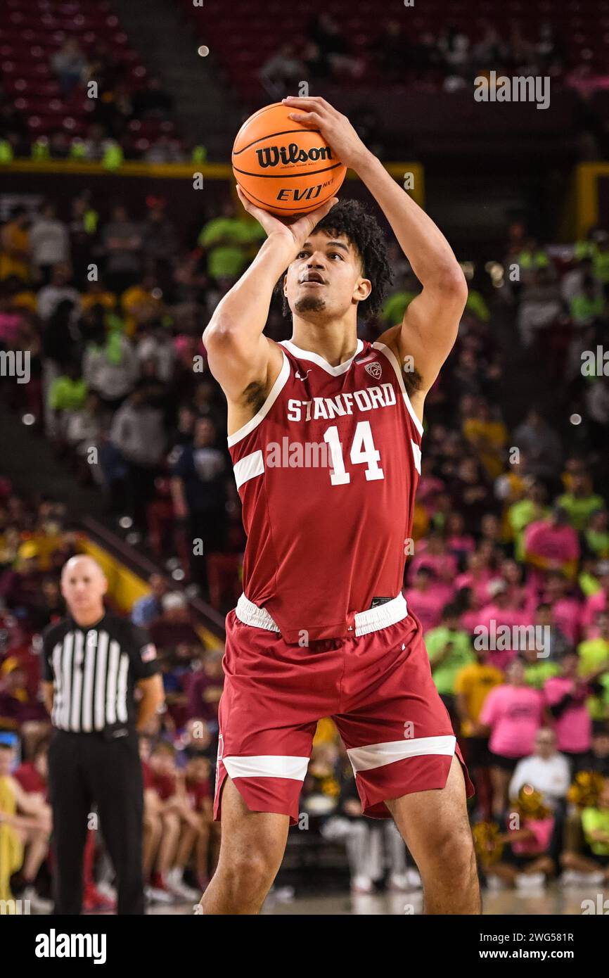 L'attaccante Spencer Jones (14) tenta un lancio libero nel primo tempo della partita di basket NCAA contro l'Arizona State a Tempe, Arizo Foto Stock