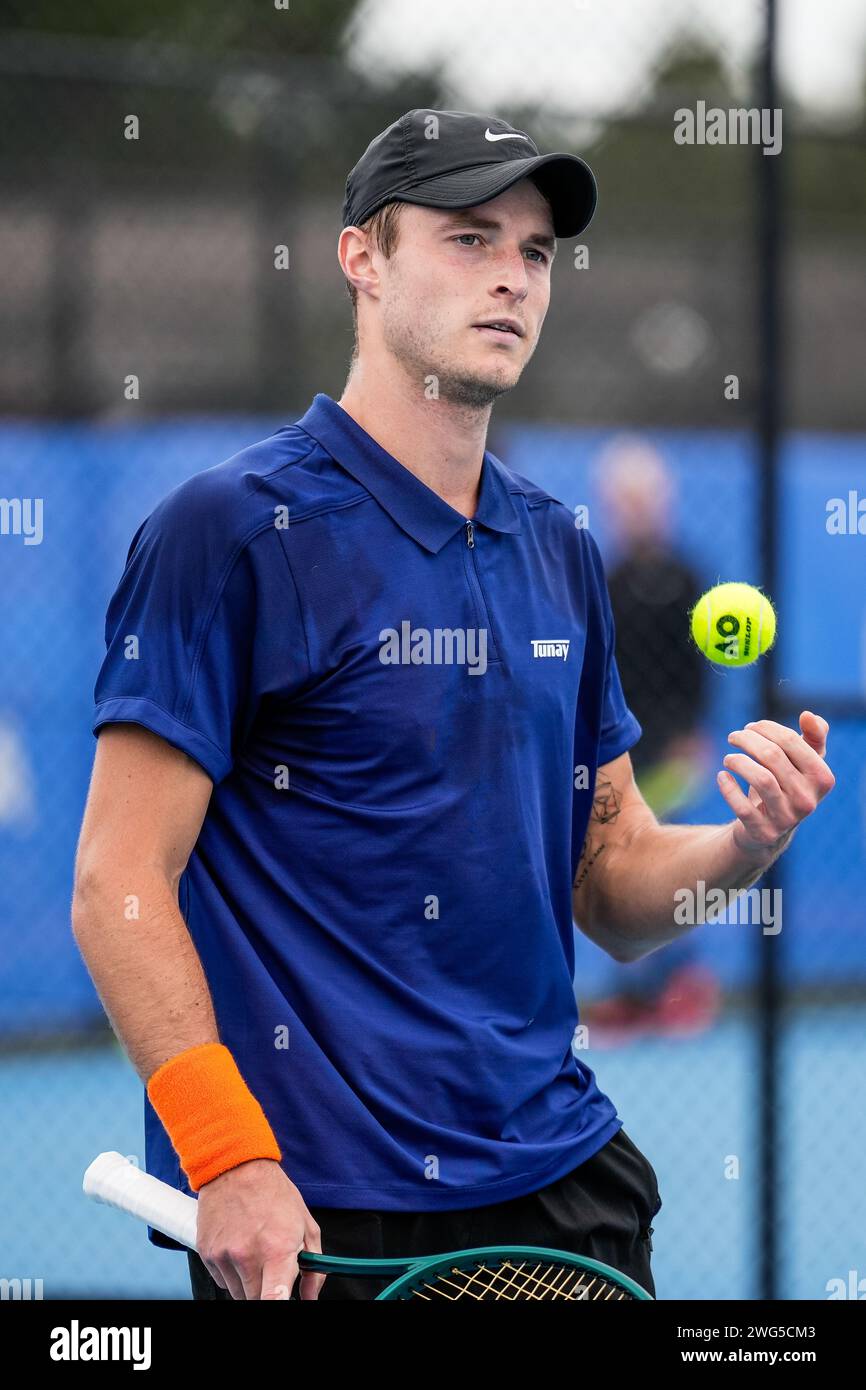 Rudolf Molleker tedesco in azione durante le qualificazioni per il torneo Canberra International ATP Challenger 125 2024 Foto Stock