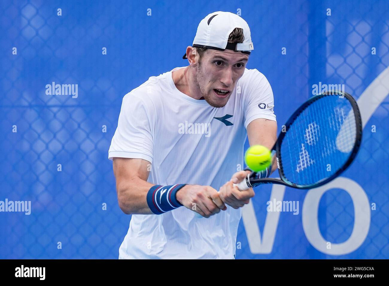Francesco Maestrelli in azione durante le qualificazioni per il torneo Canberra International ATP Challenger 125 2024 Foto Stock