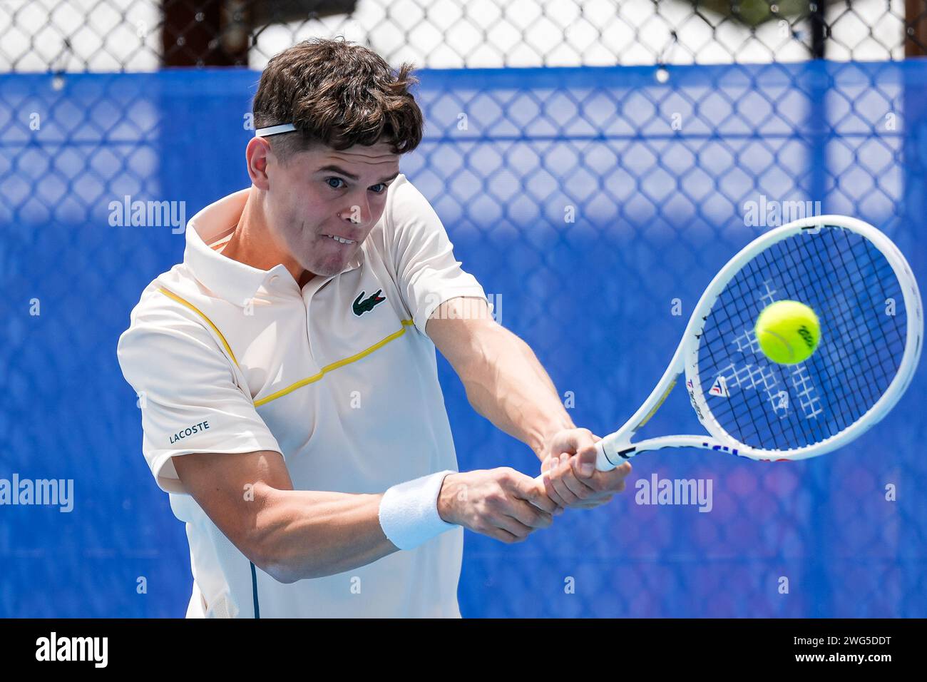 Alexander Blockx del Belgio in azione durante le qualificazioni per il torneo Canberra International ATP Challenger 125 2024 Foto Stock