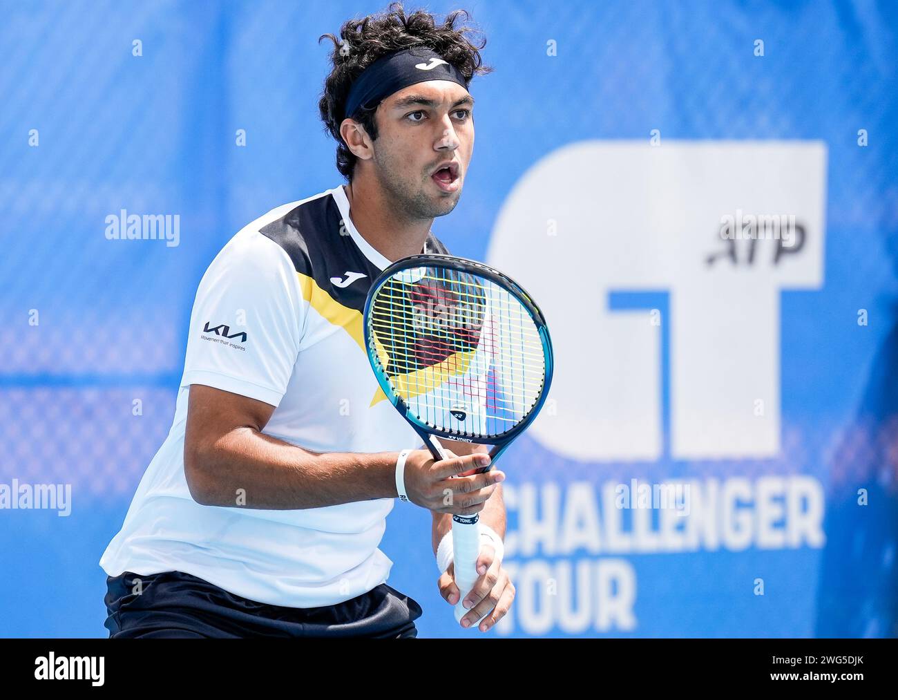 Daniel Rincon, spagnolo, in azione durante le qualificazioni per il torneo Canberra International ATP Challenger 125 del 2024 Foto Stock